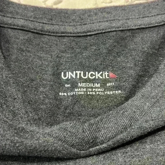 UNTUCKit Men’s Medium Gray V-Neck Short Sleeve T-Shirt - Picture 3 of 7